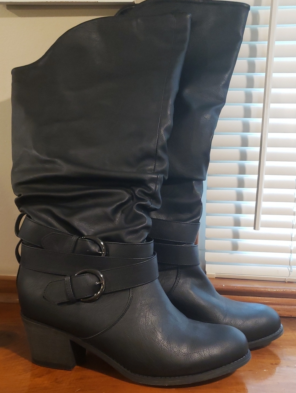 NWOB Journee Black 9.5  Mid-Wide Calf Slouch Boots with Buckle Straps